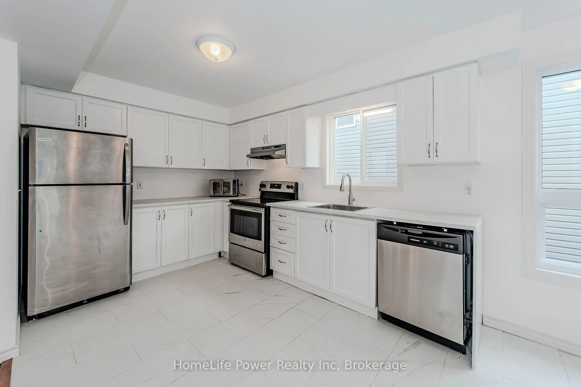 Photo 12 of 4 Darling Crescent, Guelph, Pineridge/Westminster Woods — HOMEH