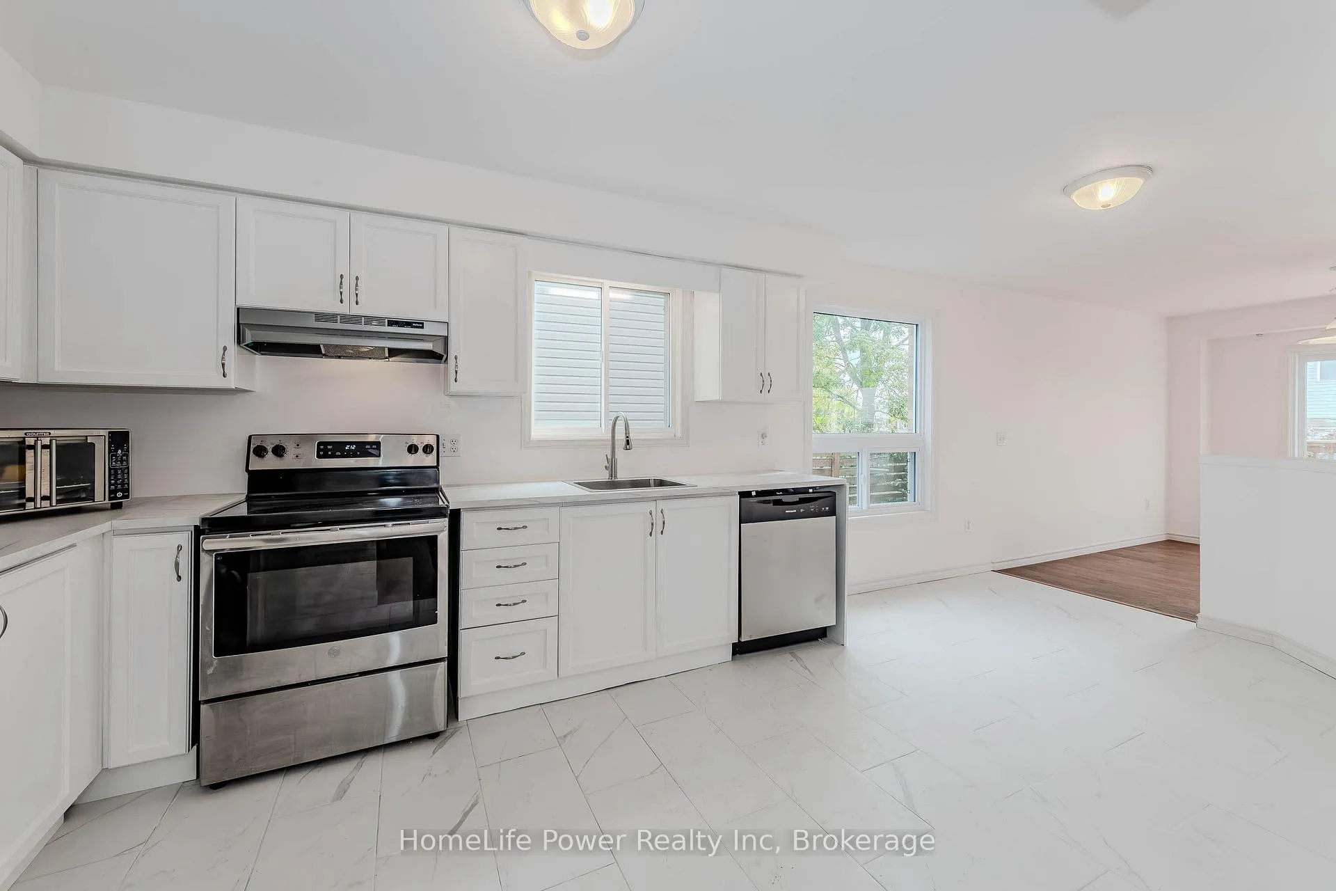 Photo 13 of 4 Darling Crescent, Guelph, Pineridge/Westminster Woods — HOMEH