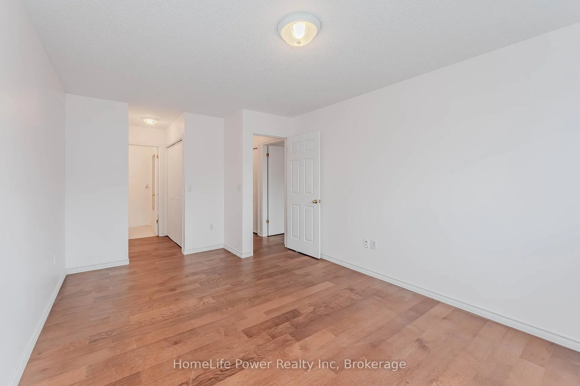 Photo 26 of 4 Darling Crescent, Guelph, Pineridge/Westminster Woods — HOMEH