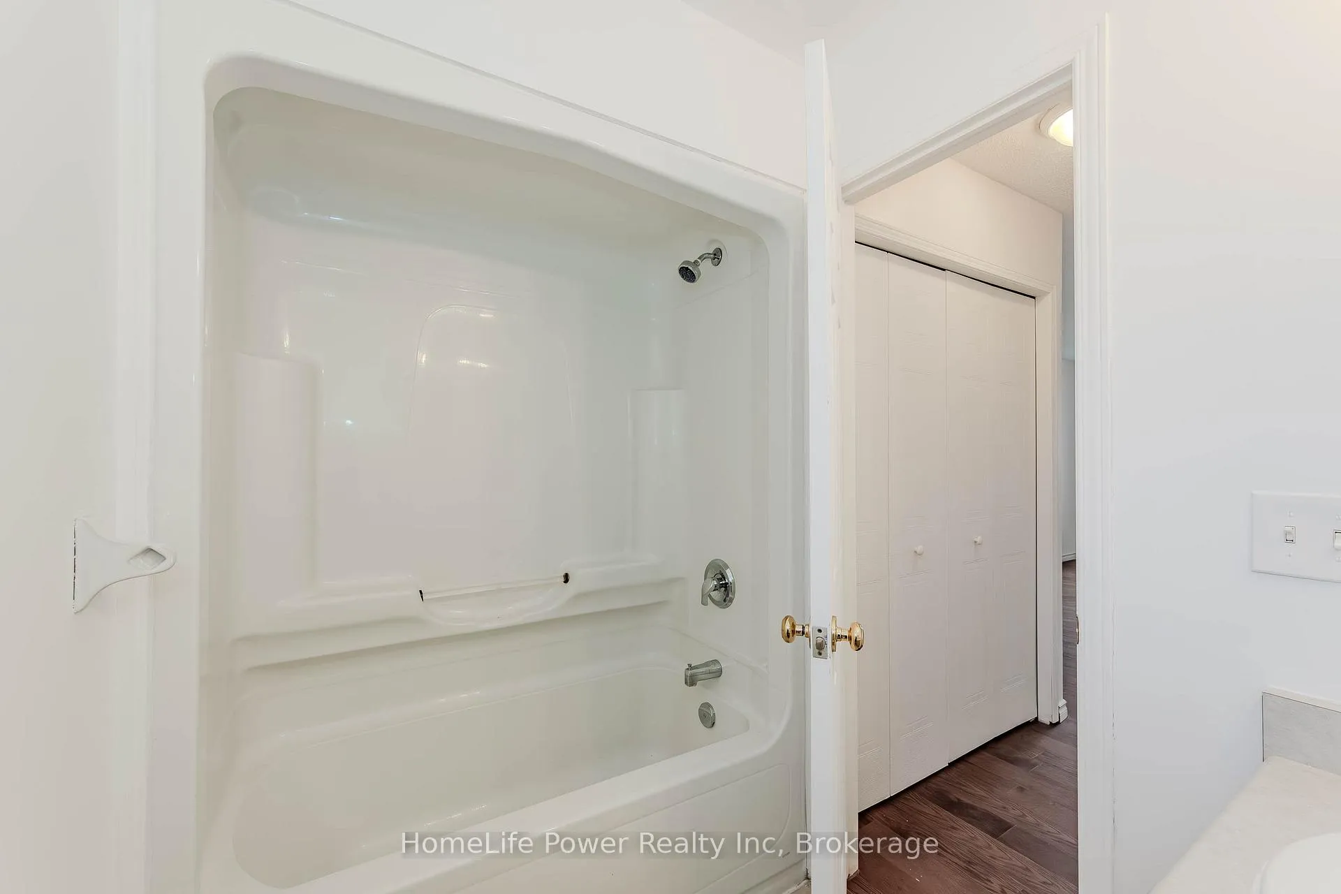 Photo 28 of 4 Darling Crescent, Guelph, Pineridge/Westminster Woods — HOMEH