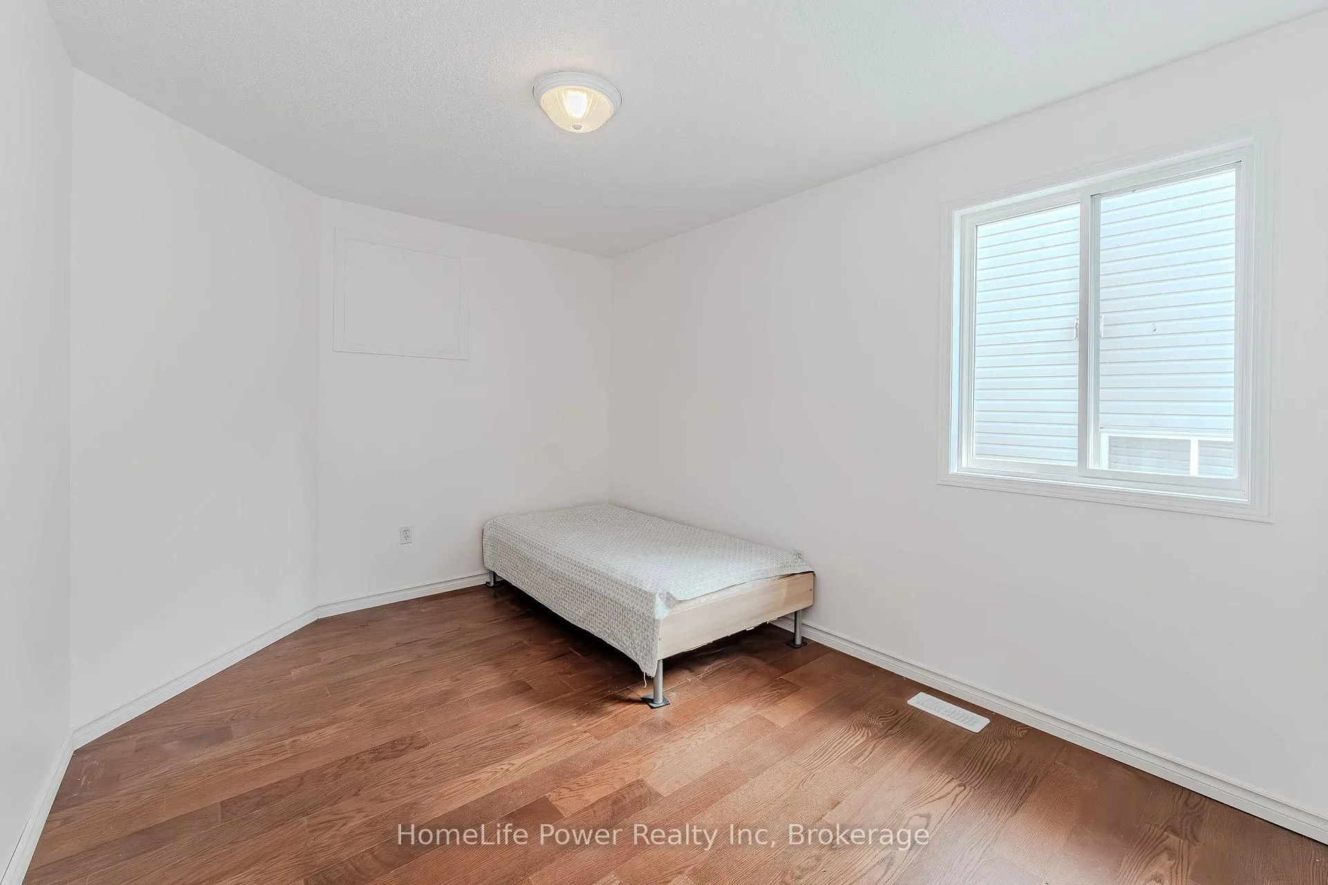 Photo 31 of 4 Darling Crescent, Guelph, Pineridge/Westminster Woods — HOMEH