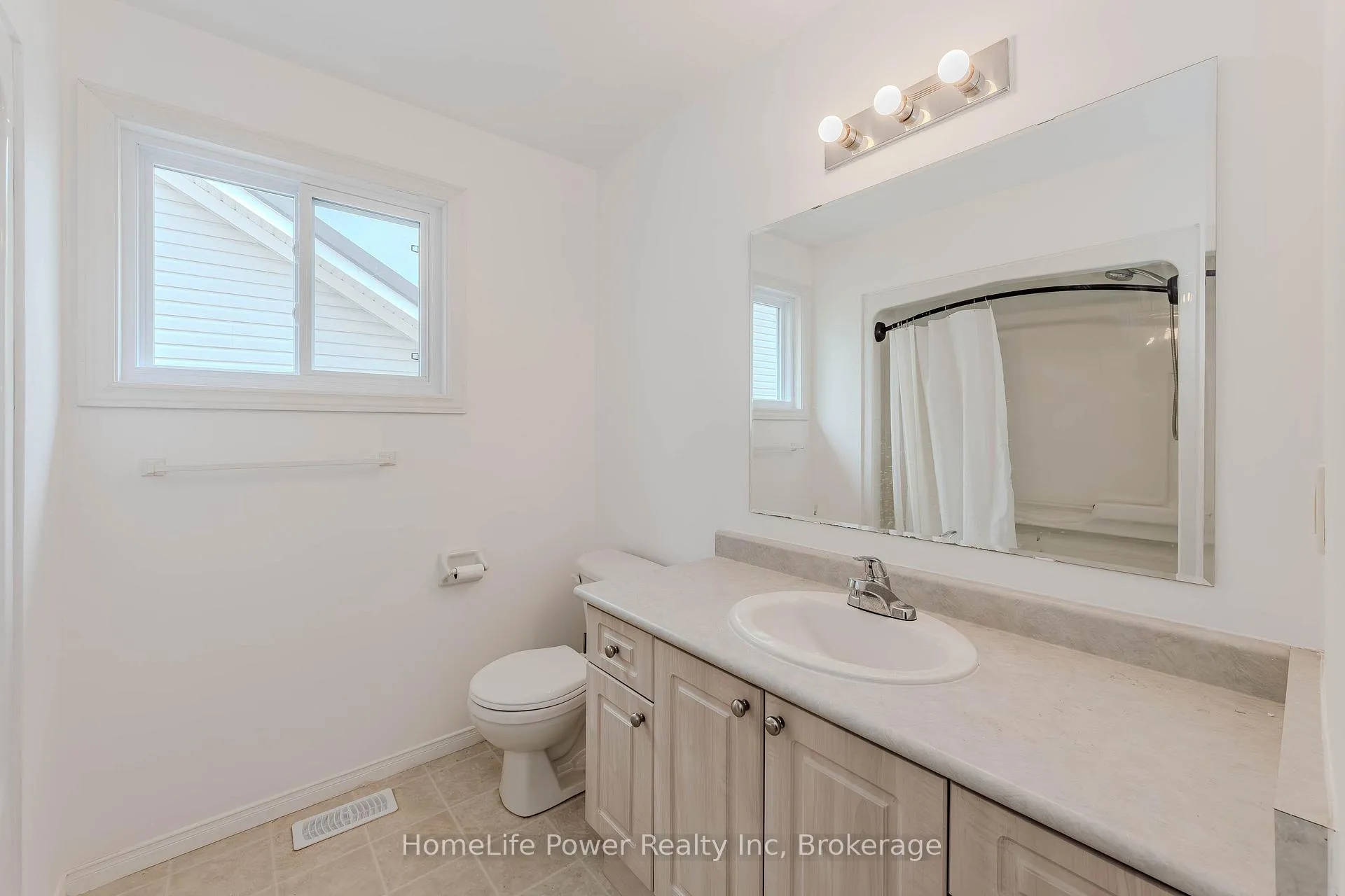 Photo 33 of 4 Darling Crescent, Guelph, Pineridge/Westminster Woods — HOMEH