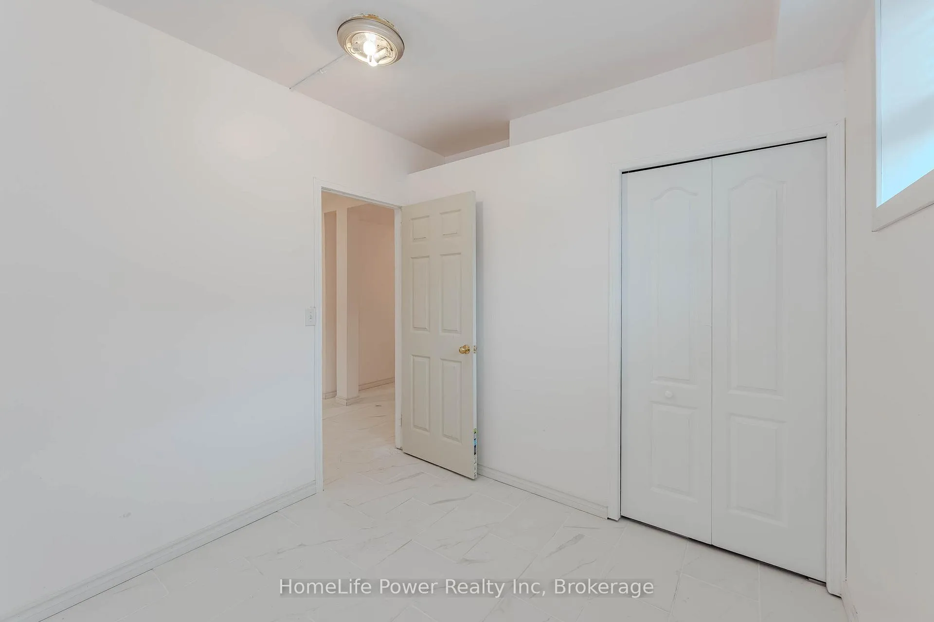 Photo 41 of 4 Darling Crescent, Guelph, Pineridge/Westminster Woods — HOMEH