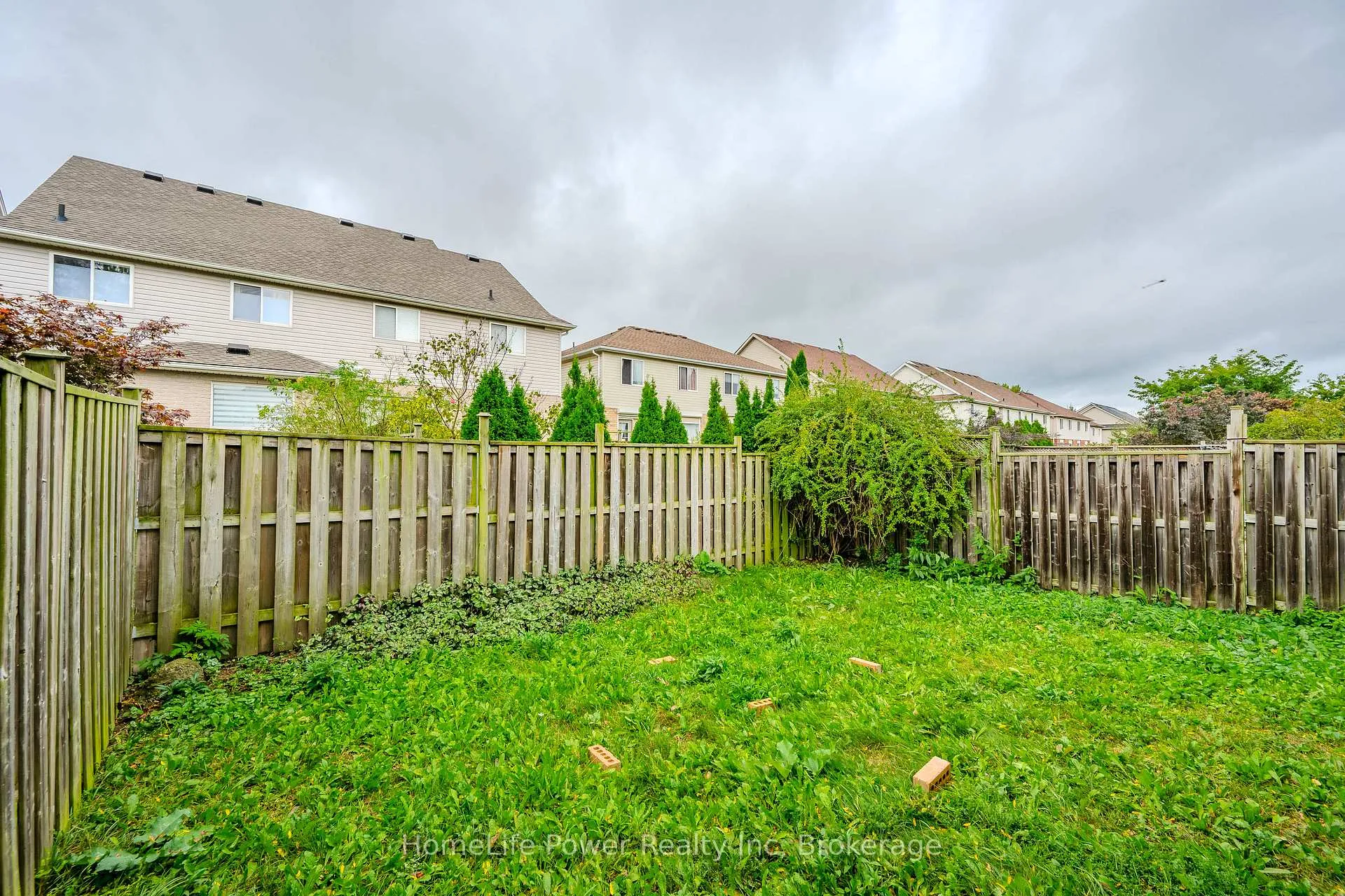 Photo 44 of 4 Darling Crescent, Guelph, Pineridge/Westminster Woods — HOMEH