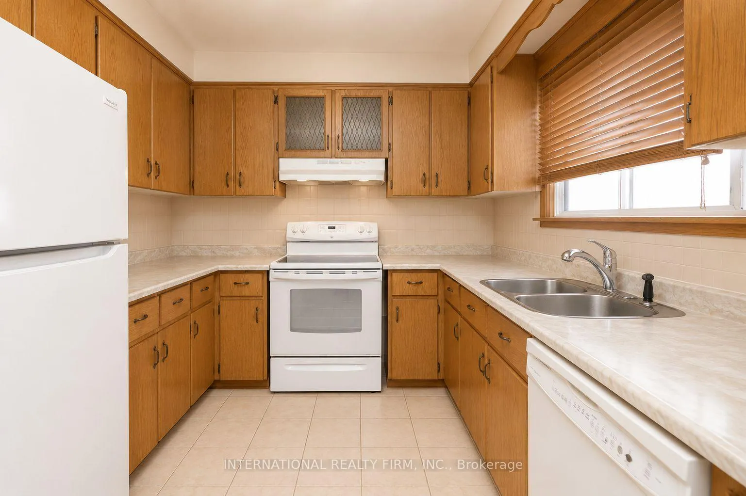 Photo 11 of 24 Morgan Avenue, Etobicoke, Stonegate-Queensway — HOMEH