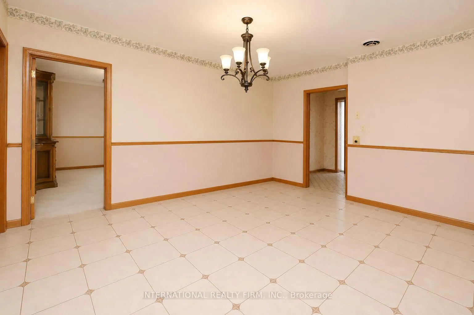Photo 12 of 24 Morgan Avenue, Etobicoke, Stonegate-Queensway — HOMEH