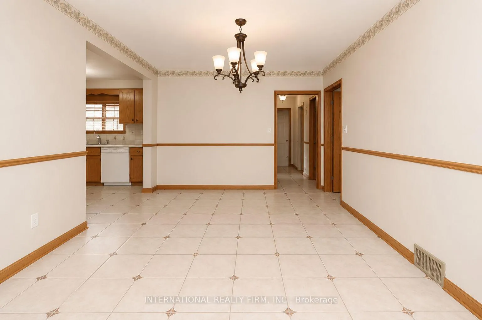 Photo 13 of 24 Morgan Avenue, Etobicoke, Stonegate-Queensway — HOMEH