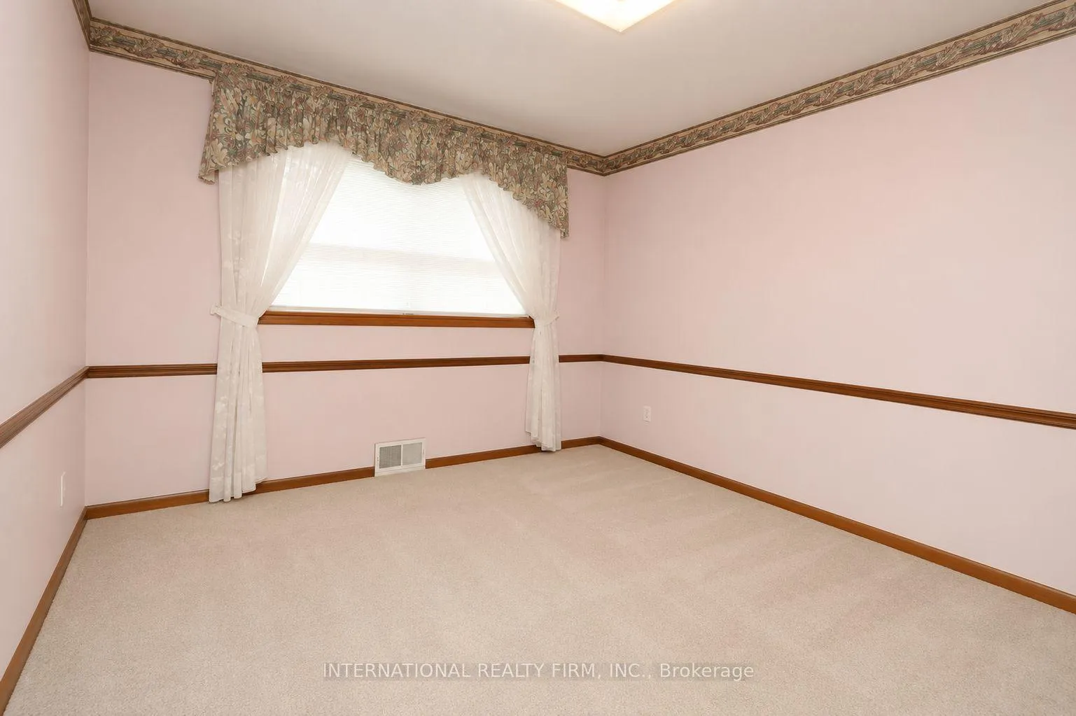 Photo 16 of 24 Morgan Avenue, Etobicoke, Stonegate-Queensway — HOMEH