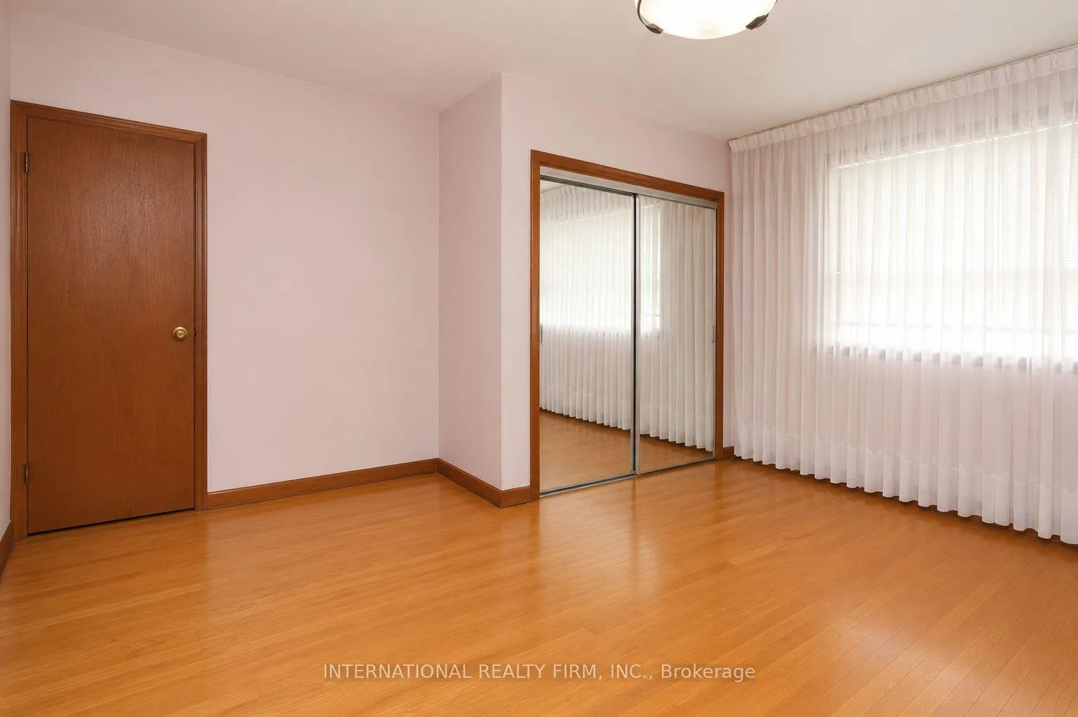 Photo 17 of 24 Morgan Avenue, Etobicoke, Stonegate-Queensway — HOMEH