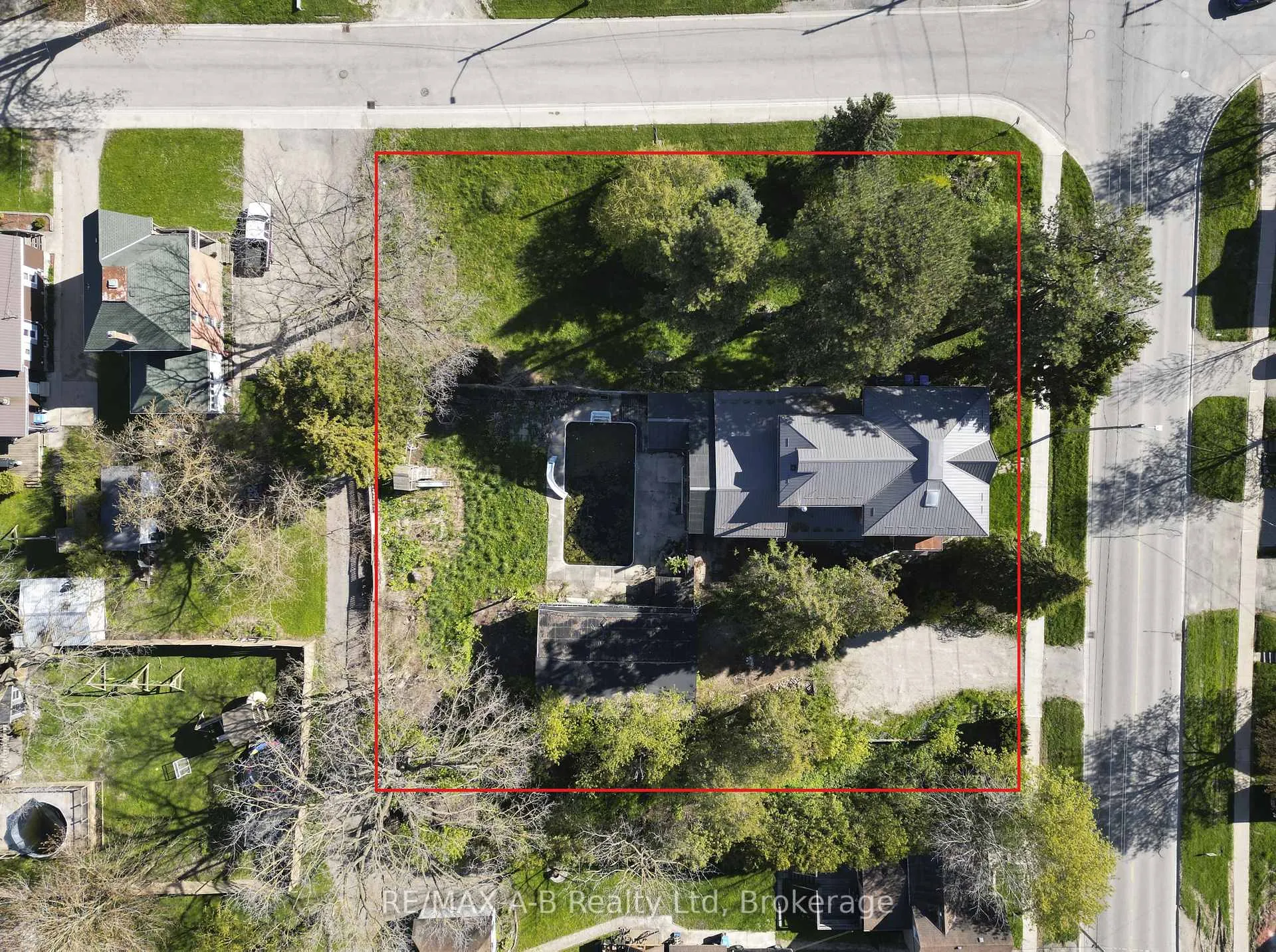 Photo 3 of 46 Main Street S, Perth East, Milverton — HOMEH