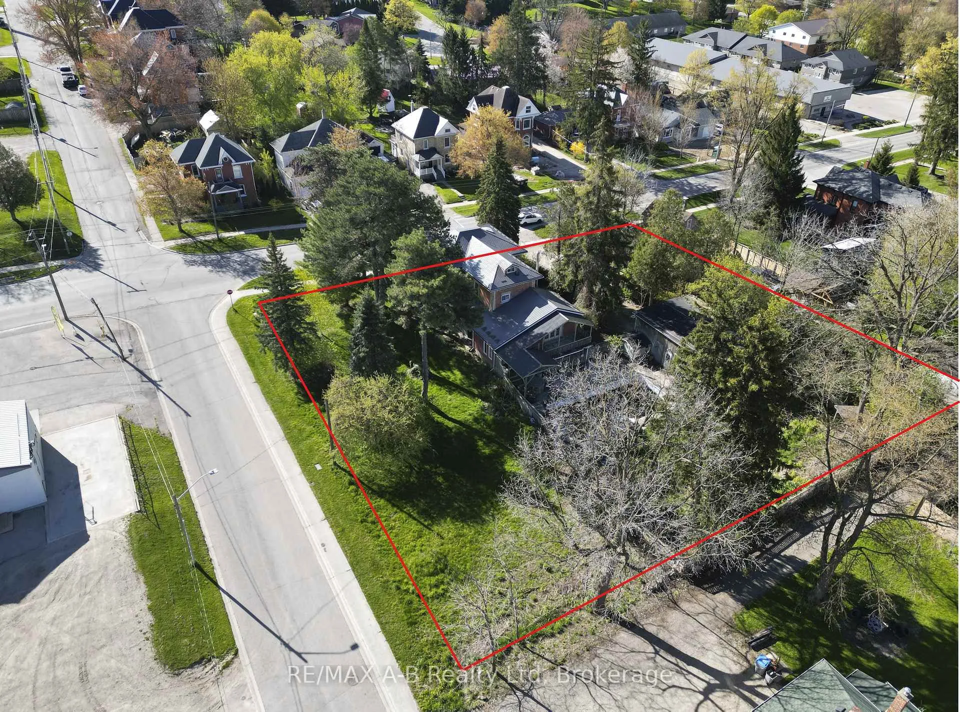 Photo 4 of 46 Main Street S, Perth East, Milverton — HOMEH