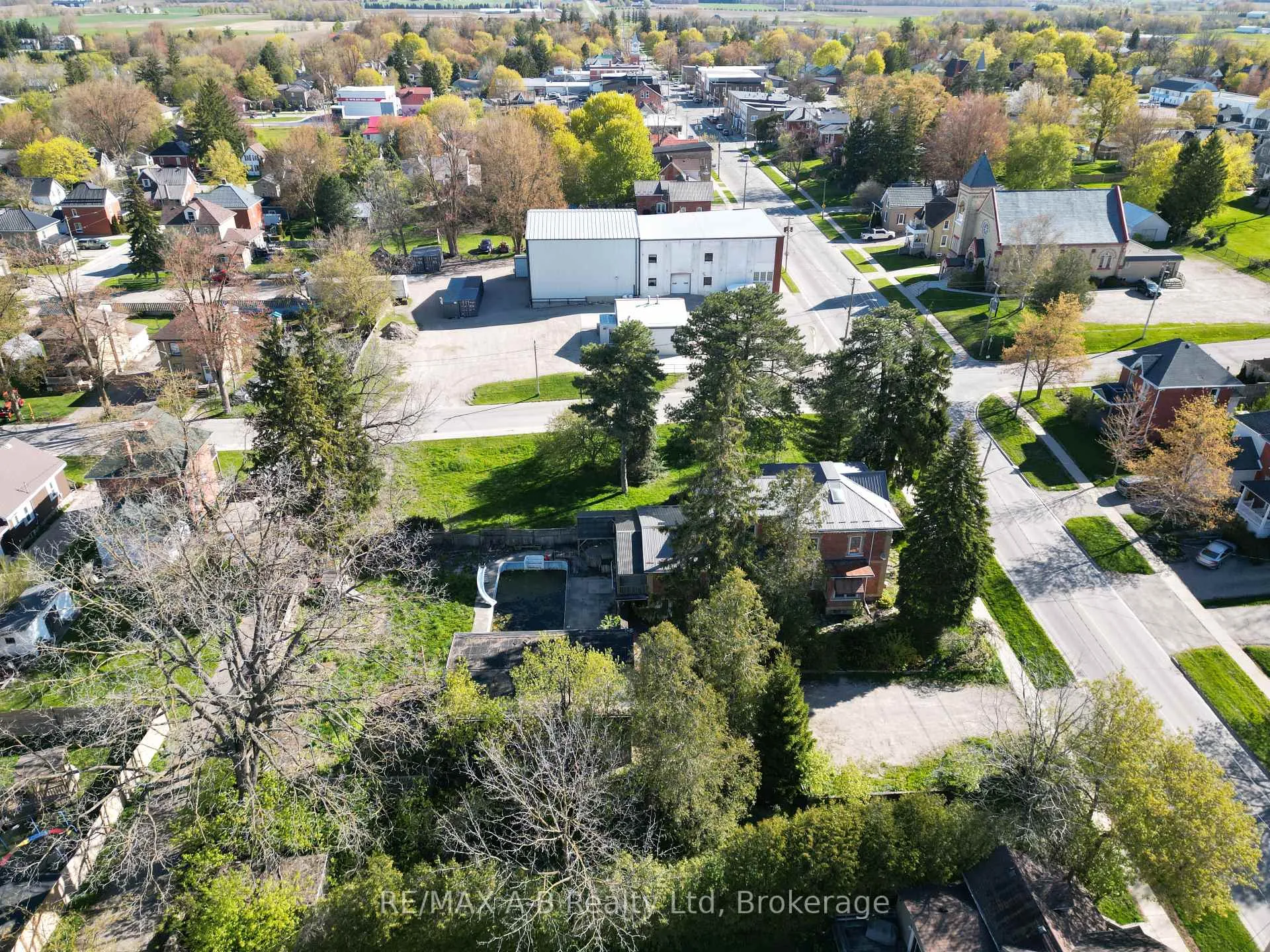 Photo 9 of 46 Main Street S, Perth East, Milverton — HOMEH
