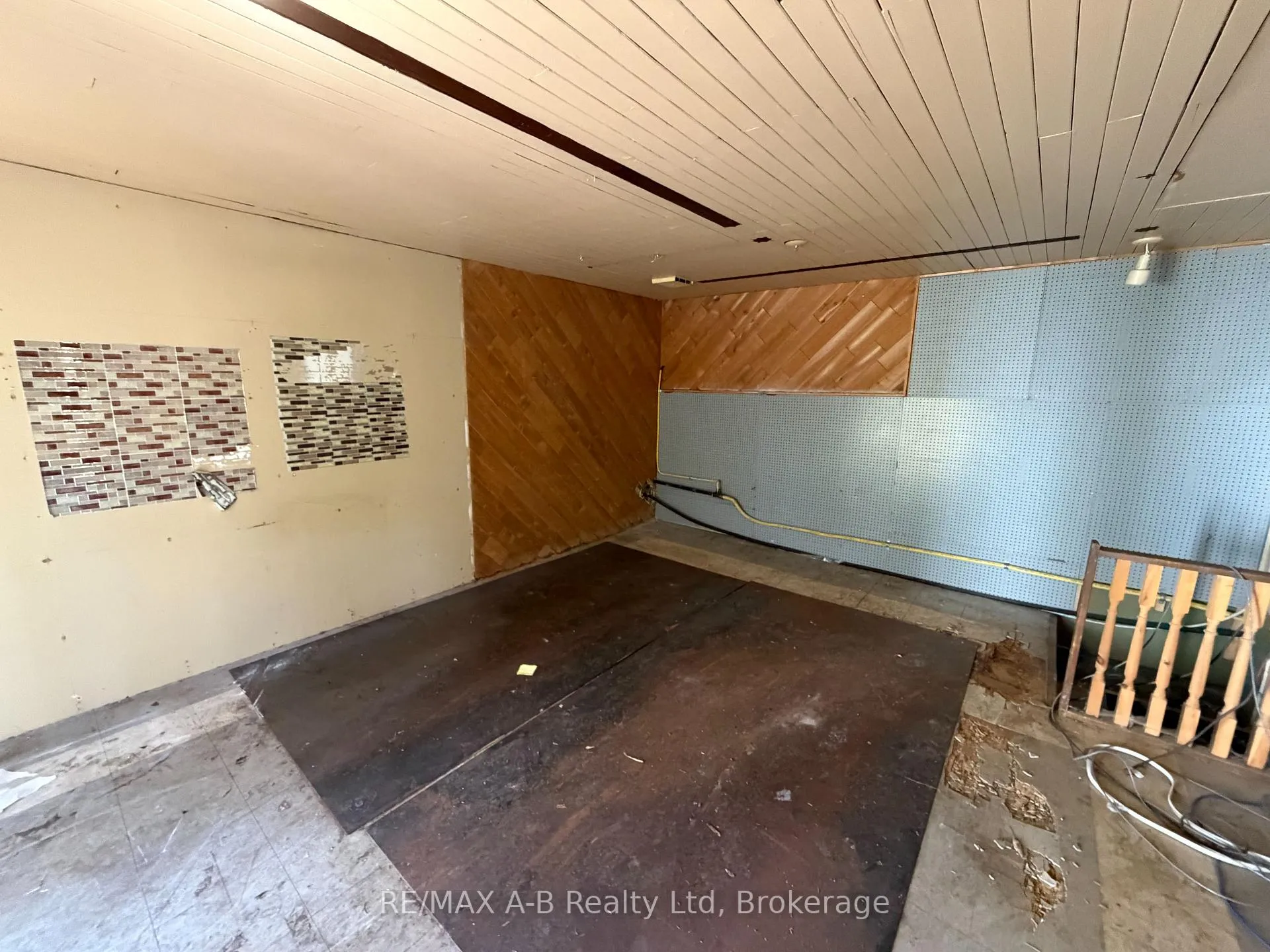 Photo 42 of 46 Main Street S, Perth East, Milverton — HOMEH