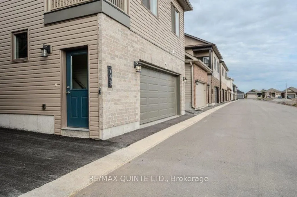 Photo 3 of Unit B, 74 Riverstone Way, Belleville, Thurlow Ward — HOMEH