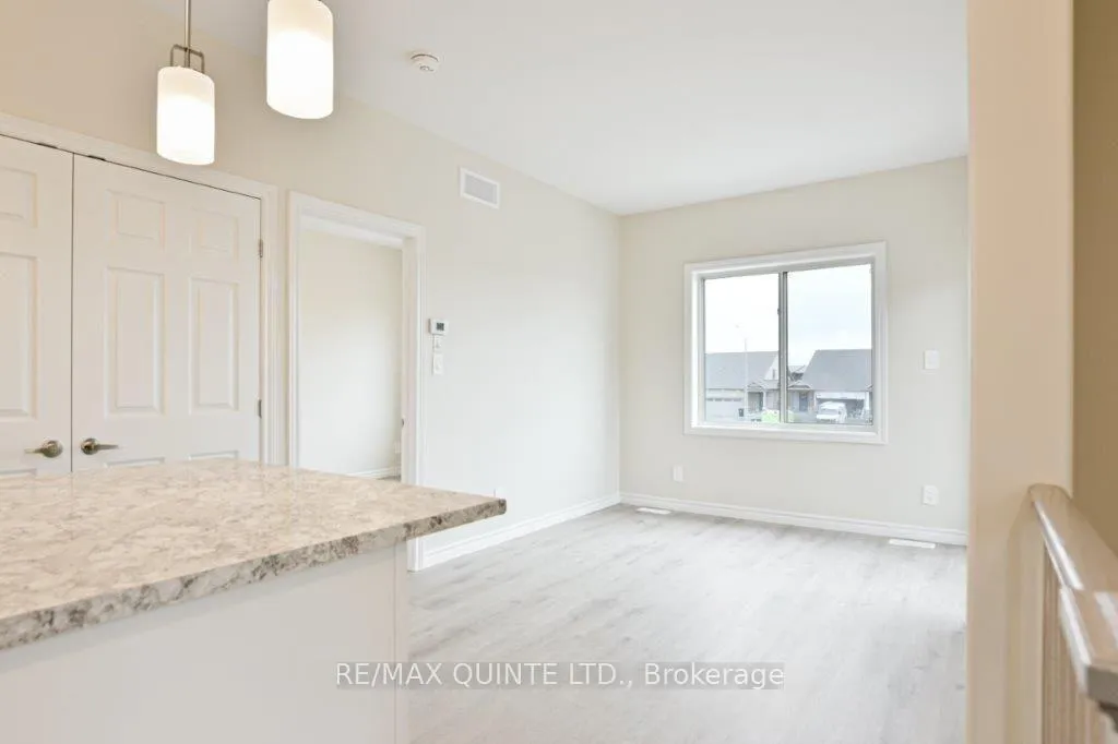 Photo 4 of Unit B, 74 Riverstone Way, Belleville, Thurlow Ward — HOMEH