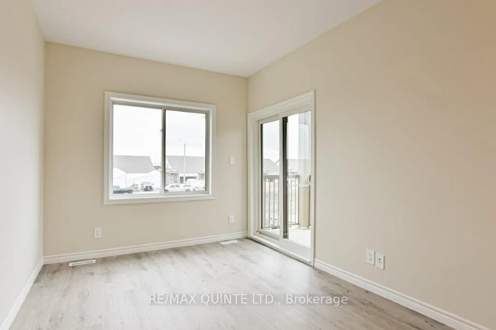 Photo 9 of Unit B, 74 Riverstone Way, Belleville, Thurlow Ward — HOMEH
