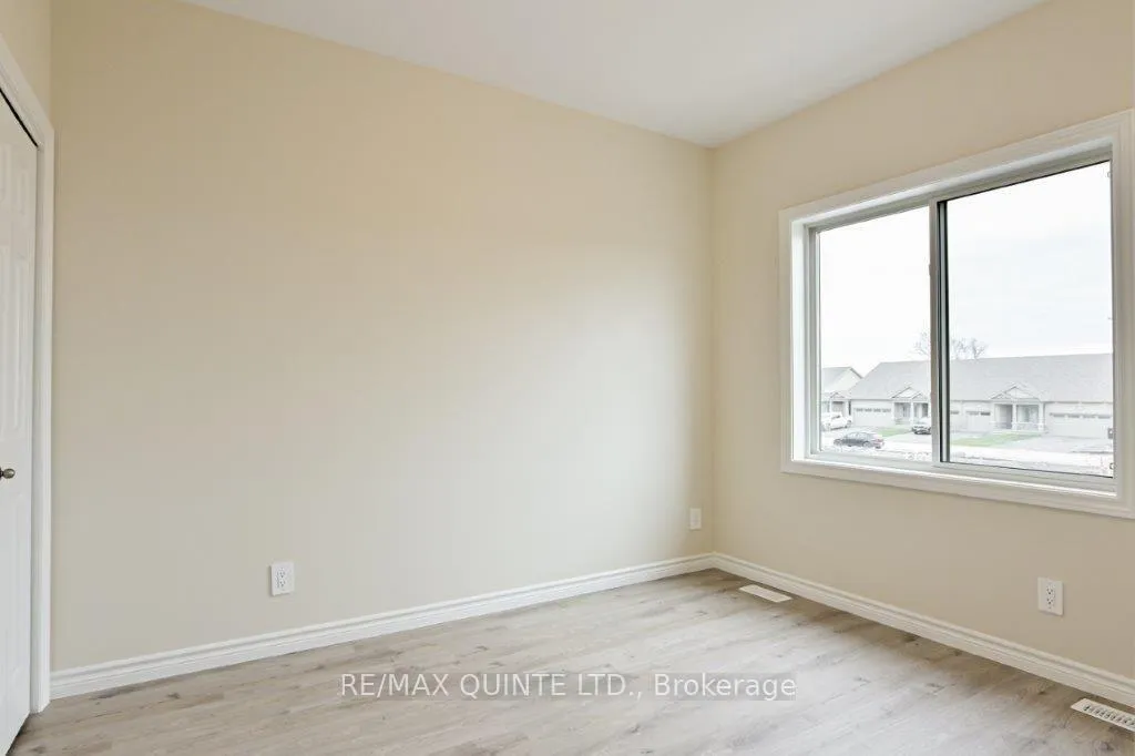 Photo 10 of Unit B, 74 Riverstone Way, Belleville, Thurlow Ward — HOMEH