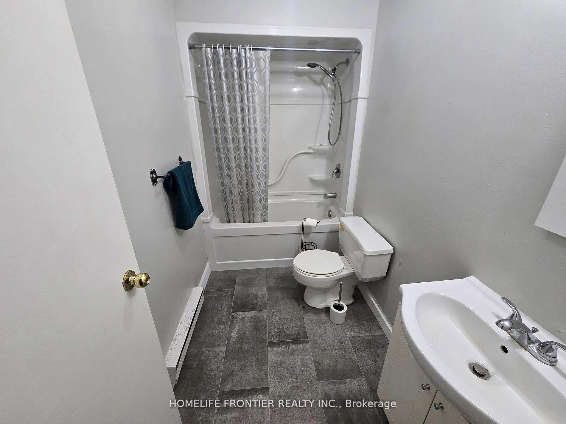 Photo 8 of Unit 2, 1015 Arnold Street, Innisfil, Rural Innisfil — HOMEH