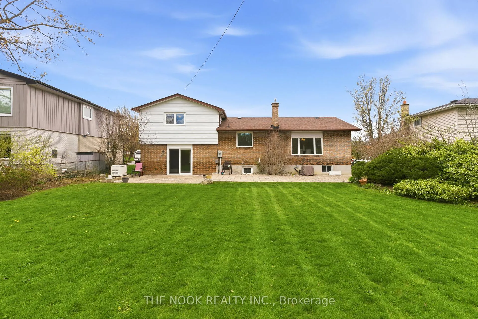 Photo 2 of 13 Lambard Crescent, Ajax, South East — HOMEH
