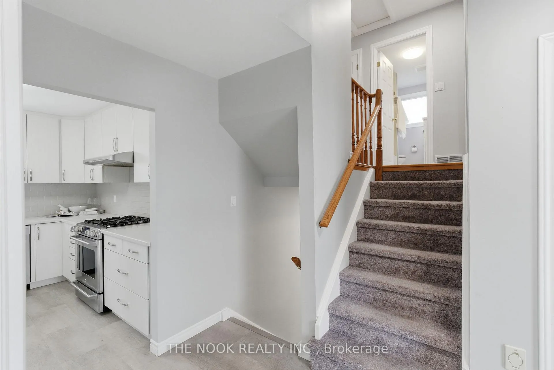 Photo 12 of 13 Lambard Crescent, Ajax, South East — HOMEH