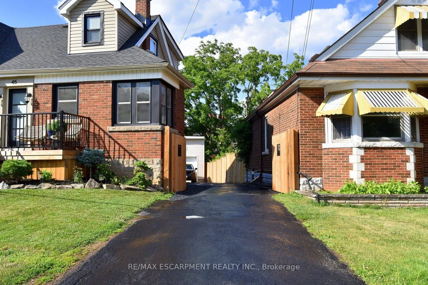Photo 2 of 45 Dunkirk Drive, Hamilton, Rosedale — HOMEH