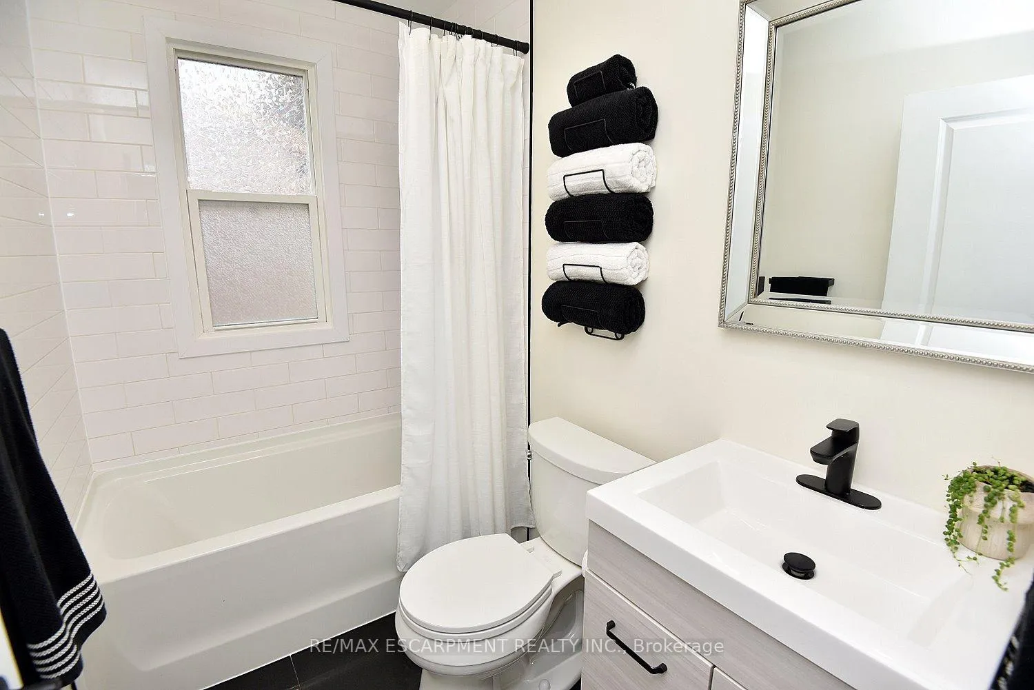 Photo 23 of 45 Dunkirk Drive, Hamilton, Rosedale — HOMEH