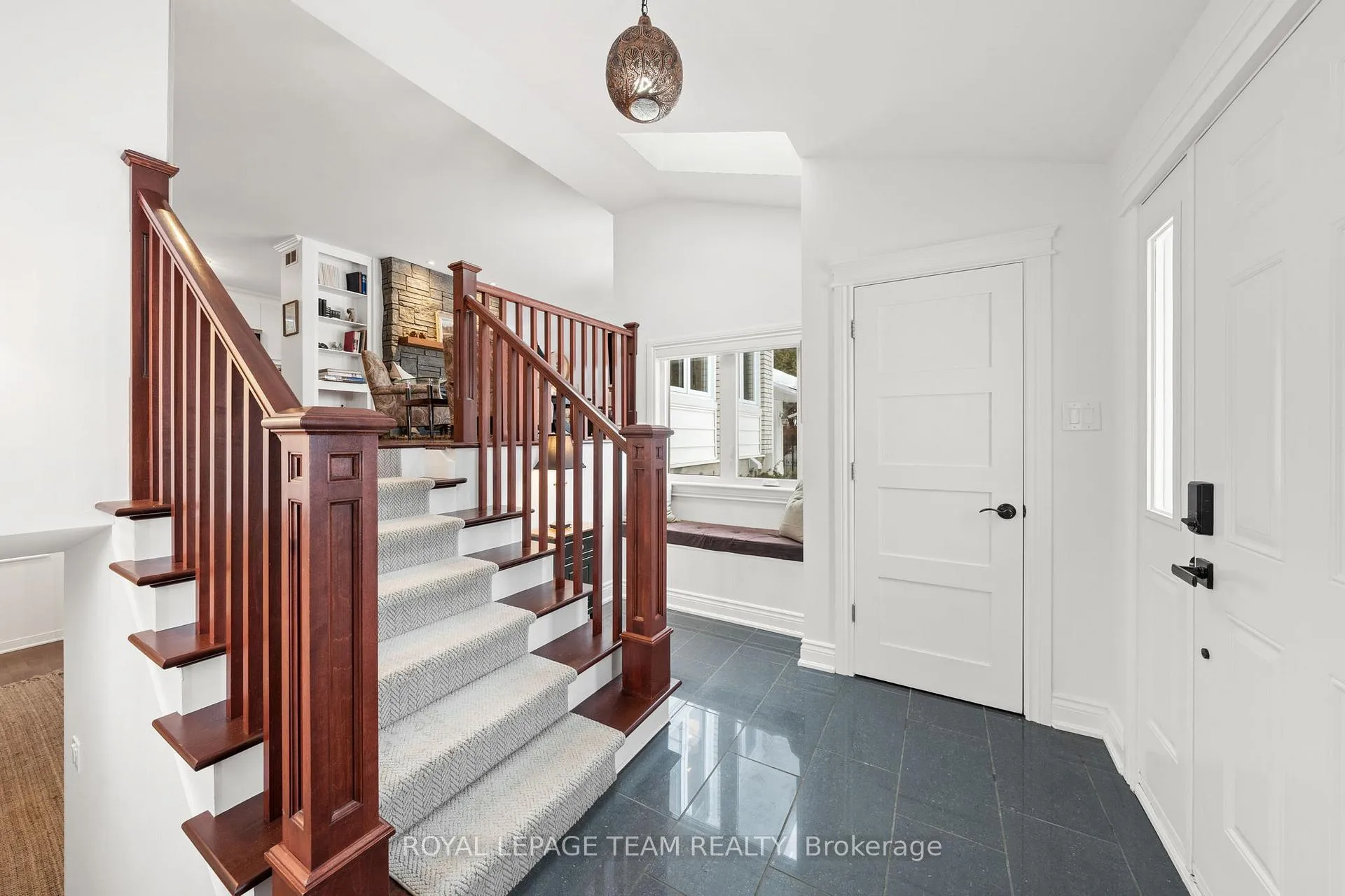 Photo 4 of 28 Maplehill Way, Ottawa, Manotick Village & Manotick Estates — HOMEH