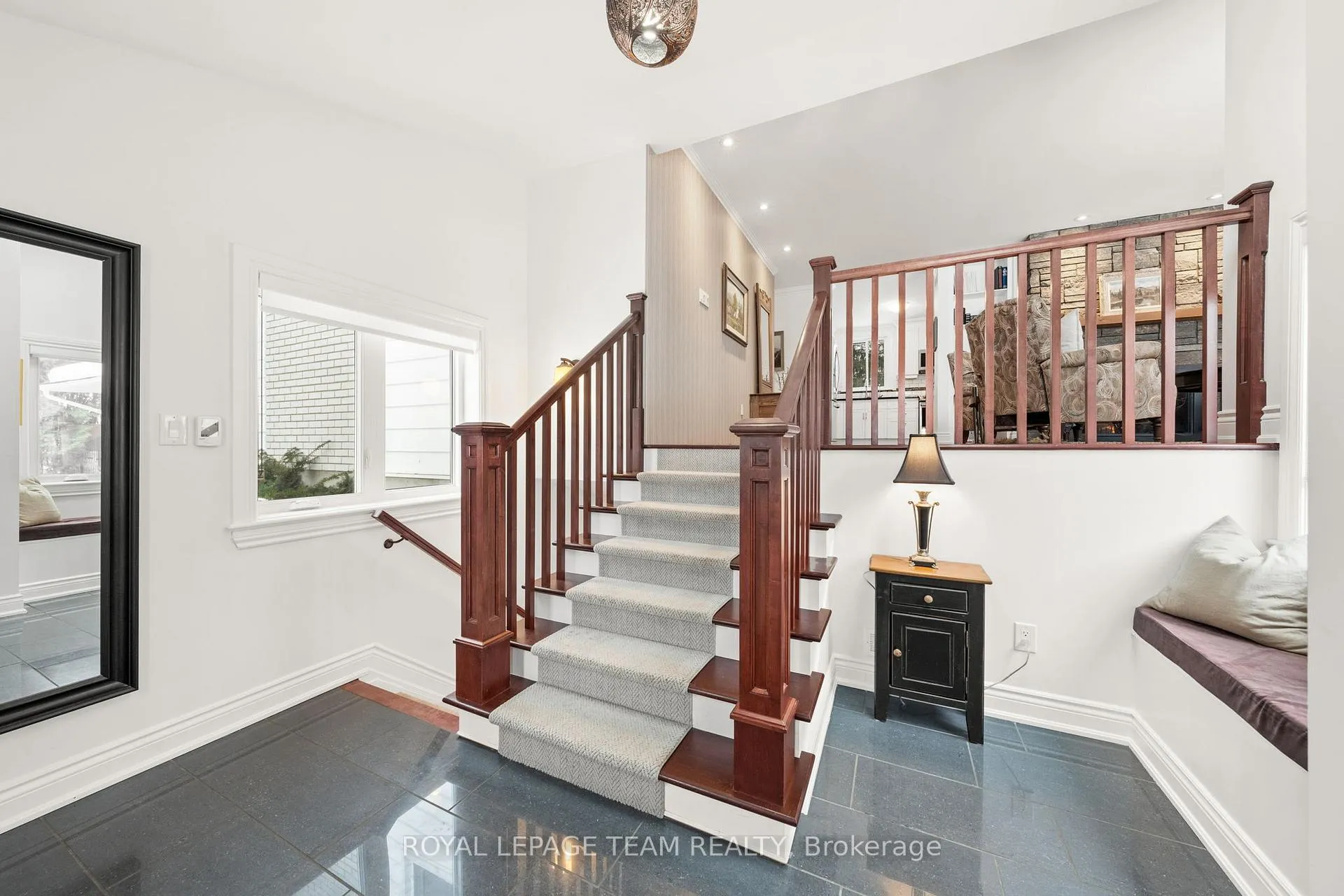 Photo 5 of 28 Maplehill Way, Ottawa, Manotick Village & Manotick Estates — HOMEH