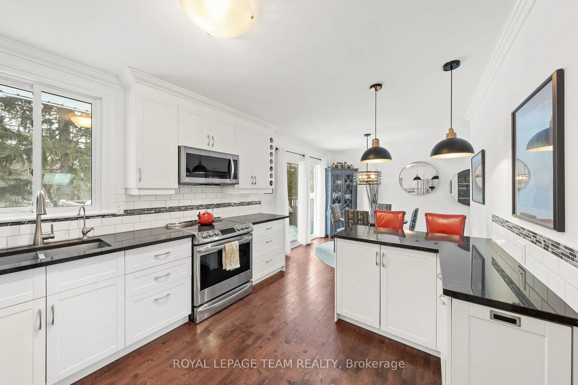 Photo 10 of 28 Maplehill Way, Ottawa, Manotick Village & Manotick Estates — HOMEH