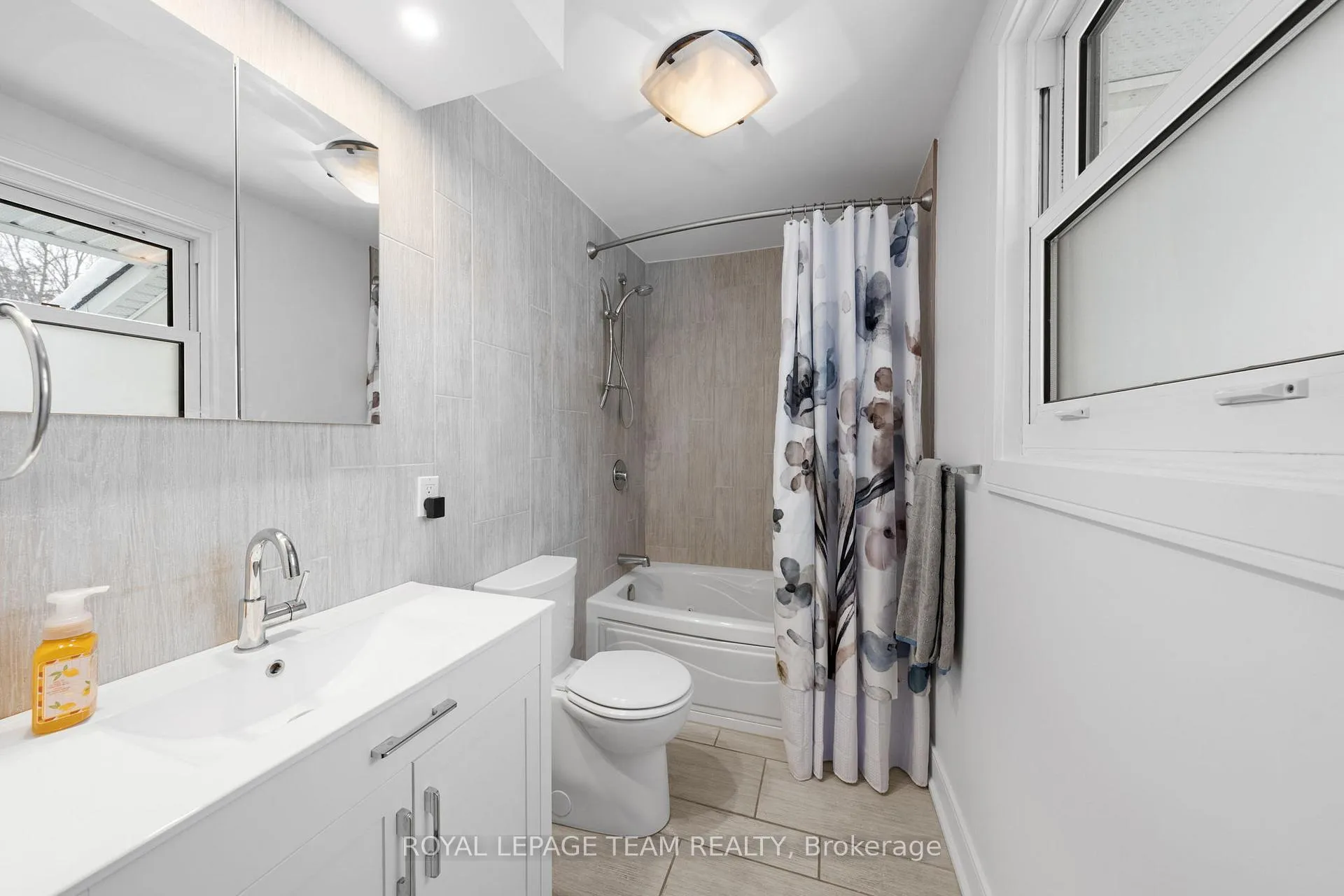 Photo 20 of 28 Maplehill Way, Ottawa, Manotick Village & Manotick Estates — HOMEH