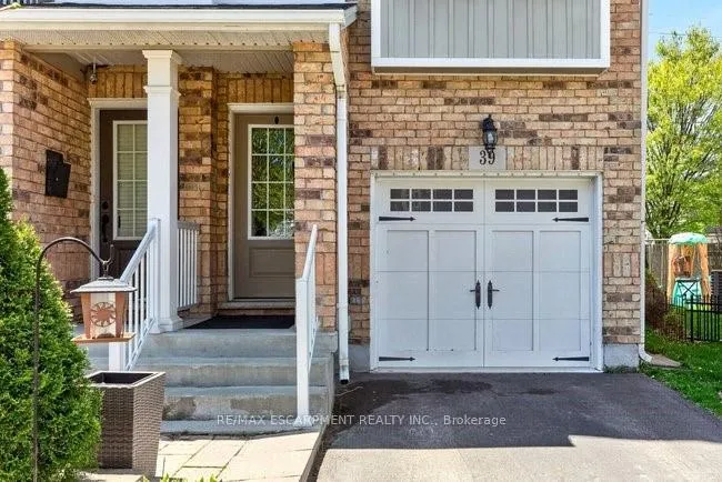 Photo 2 of 39 Durksen Drive, St. Catharines, Downtown — HOMEH