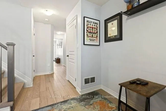 Photo 5 of 39 Durksen Drive, St. Catharines, Downtown — HOMEH