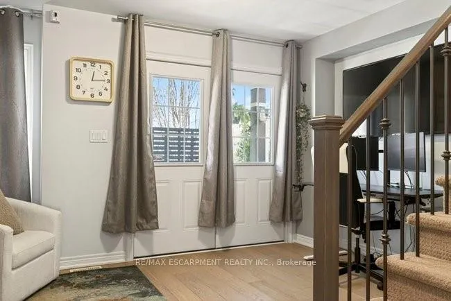 Photo 6 of 39 Durksen Drive, St. Catharines, Downtown — HOMEH