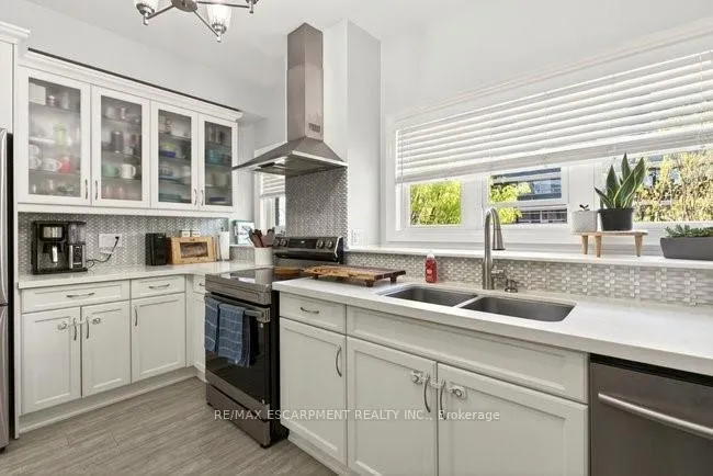 Photo 22 of 39 Durksen Drive, St. Catharines, Downtown — HOMEH