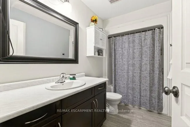 Photo 30 of 39 Durksen Drive, St. Catharines, Downtown — HOMEH
