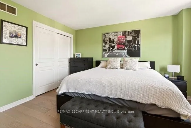 Photo 32 of 39 Durksen Drive, St. Catharines, Downtown — HOMEH