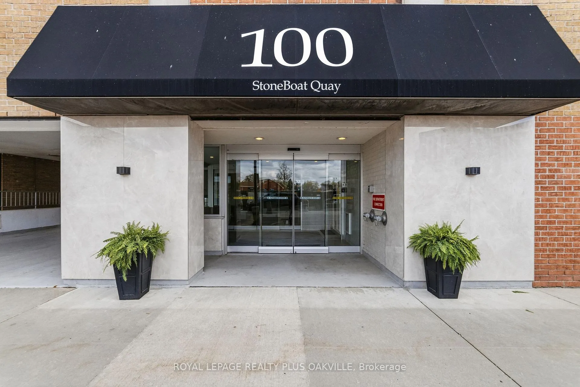 Photo 3 of Unit 404, 100 Bronte Road, Oakville, Bronte — HOMEH