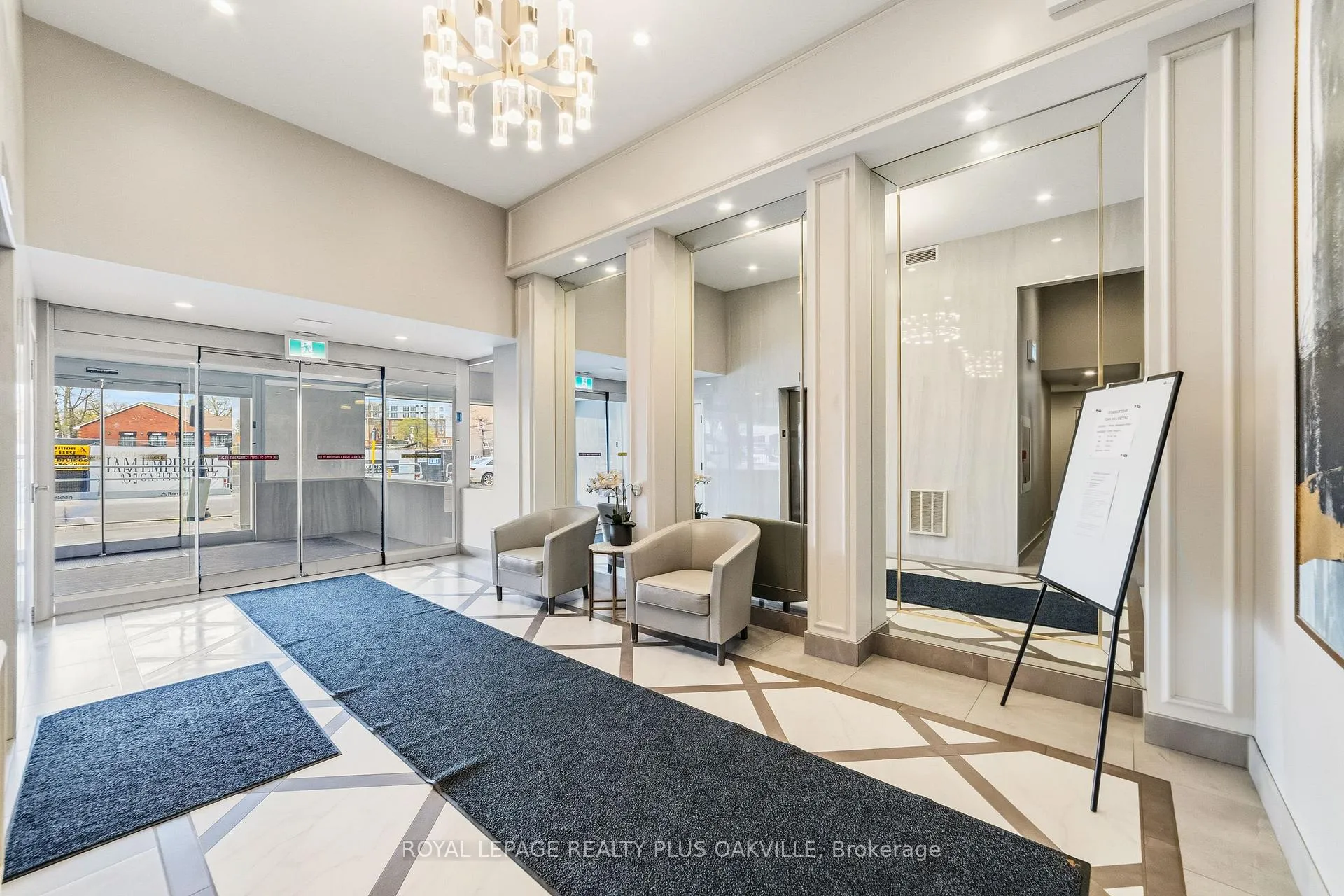 Photo 4 of Unit 404, 100 Bronte Road, Oakville, Bronte — HOMEH
