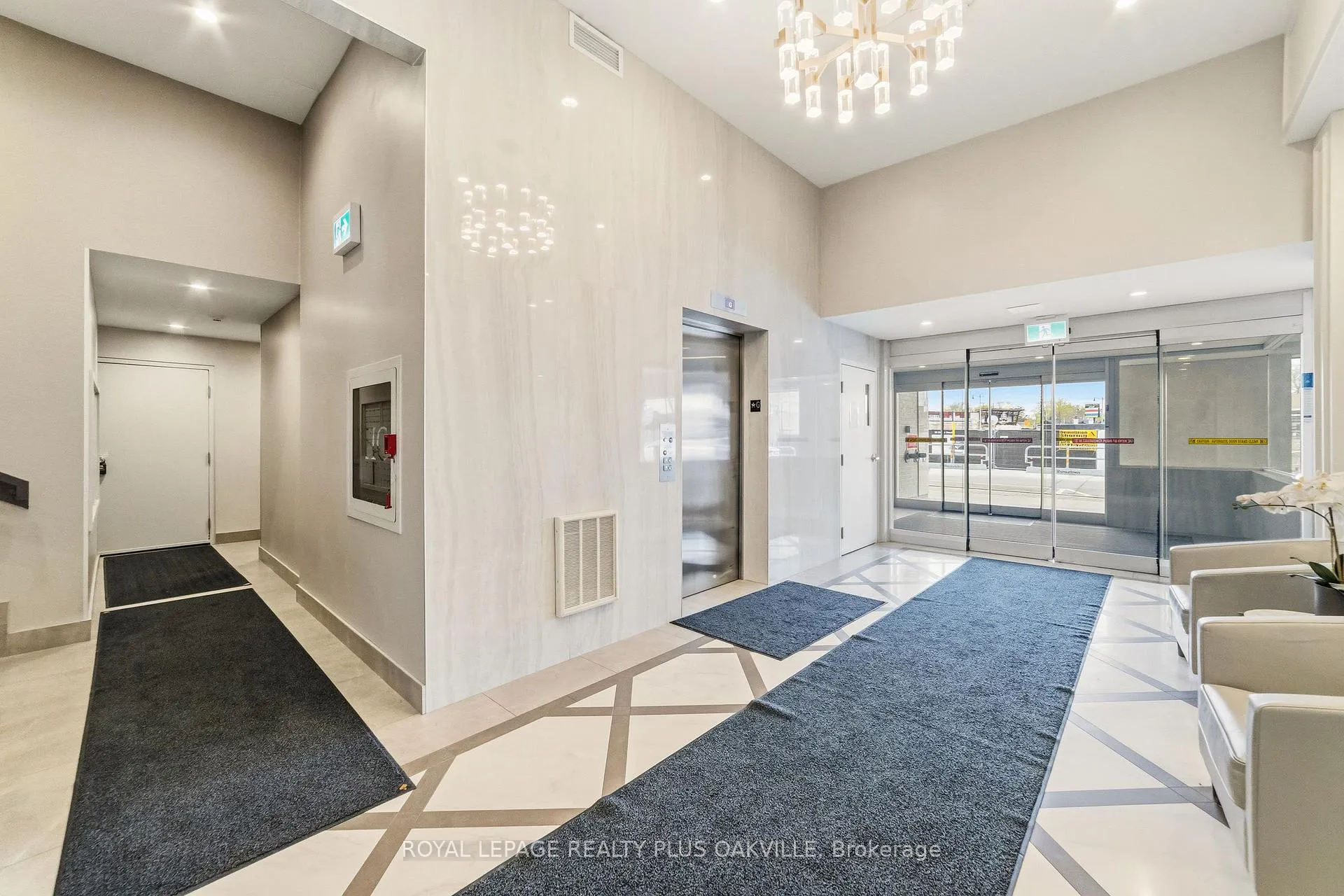 Photo 5 of Unit 404, 100 Bronte Road, Oakville, Bronte — HOMEH