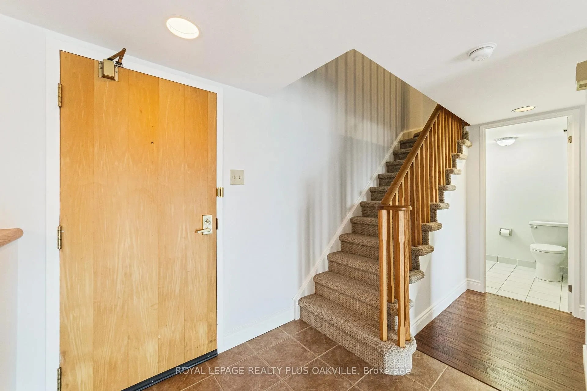 Photo 6 of Unit 404, 100 Bronte Road, Oakville, Bronte — HOMEH