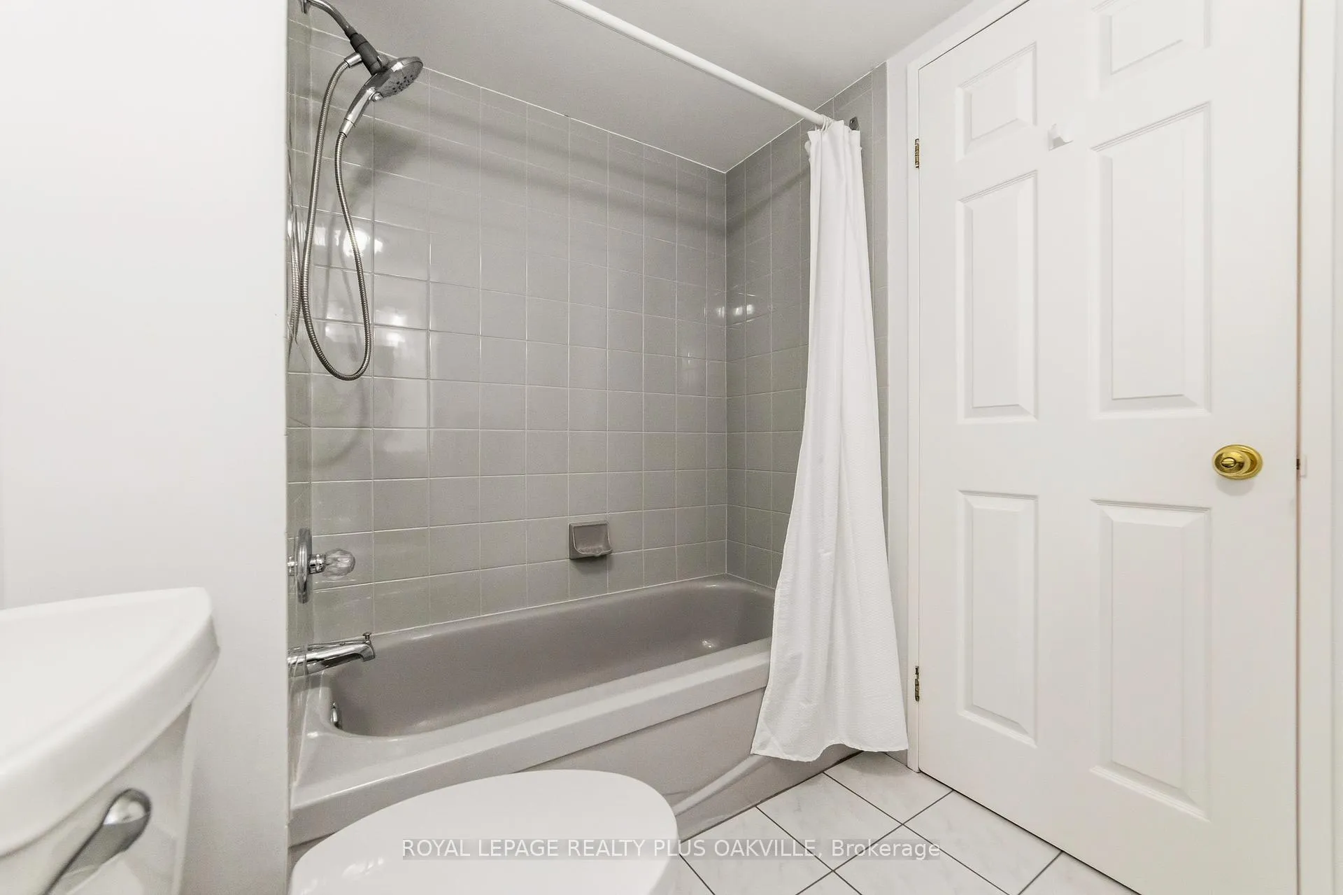 Photo 8 of Unit 404, 100 Bronte Road, Oakville, Bronte — HOMEH