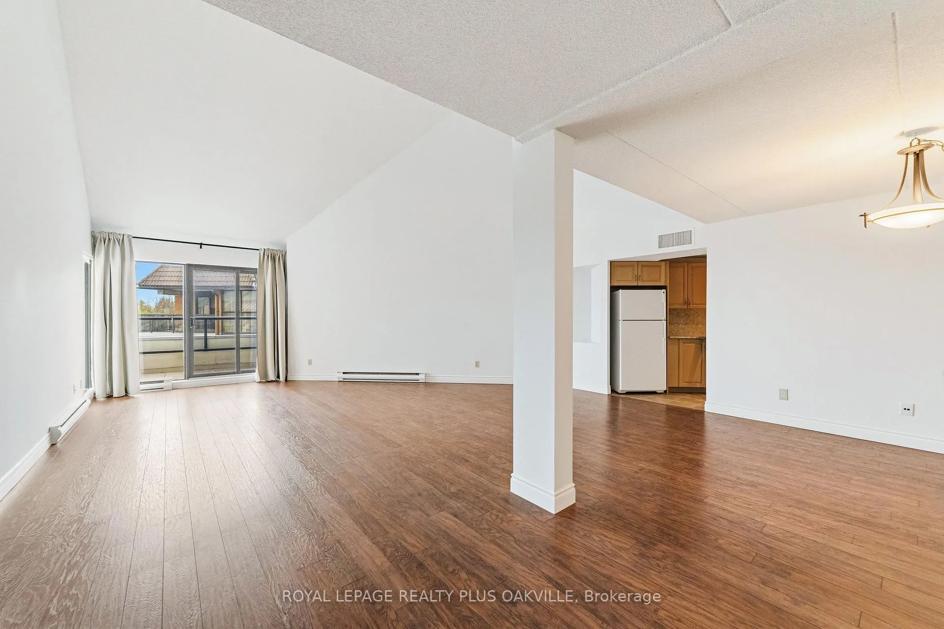 Photo 9 of Unit 404, 100 Bronte Road, Oakville, Bronte — HOMEH