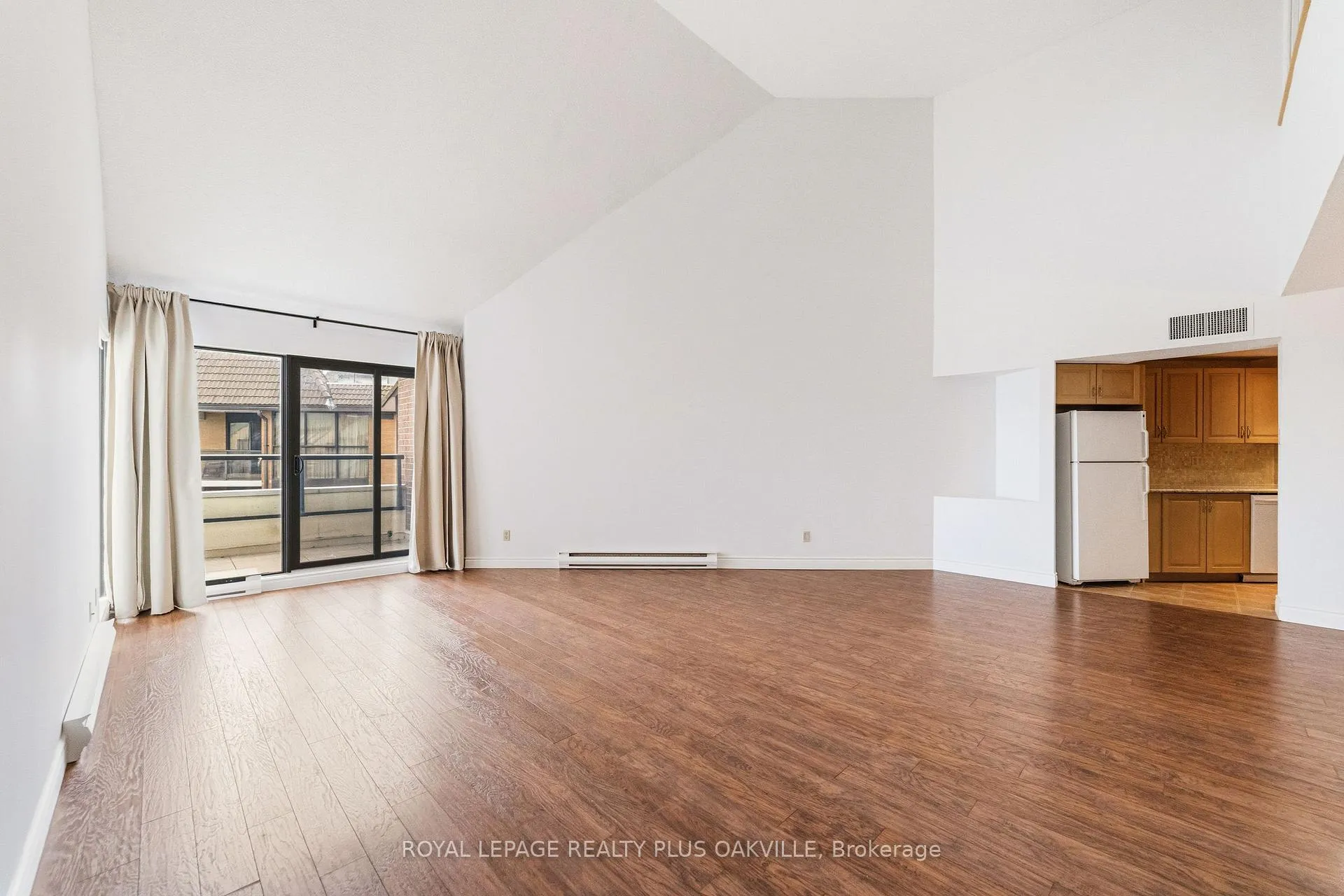 Photo 12 of Unit 404, 100 Bronte Road, Oakville, Bronte — HOMEH