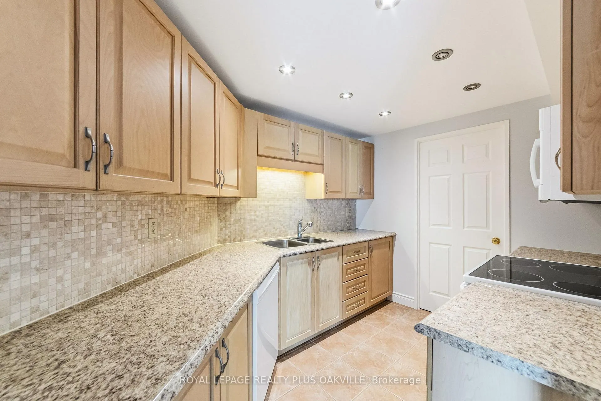 Photo 17 of Unit 404, 100 Bronte Road, Oakville, Bronte — HOMEH
