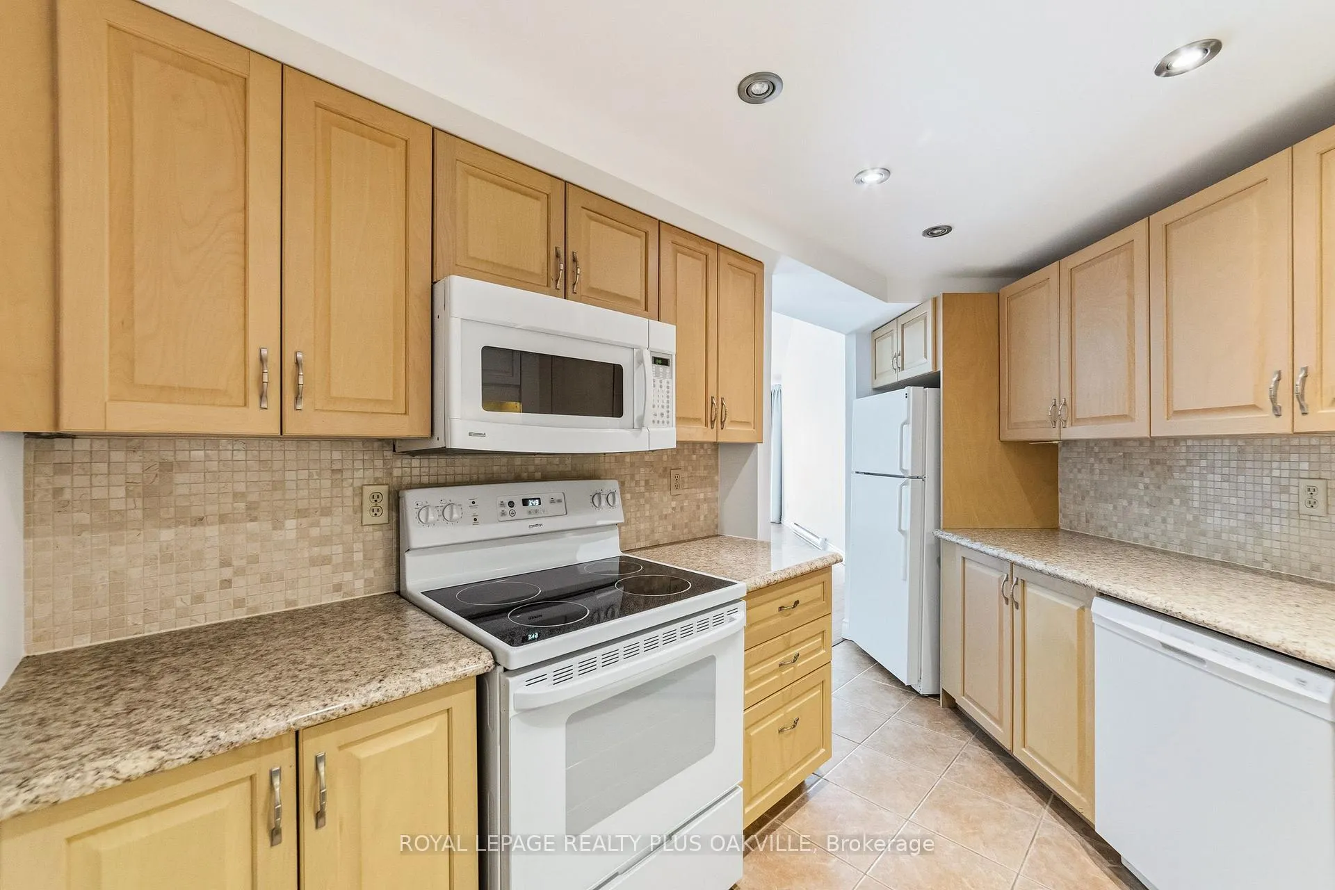 Photo 19 of Unit 404, 100 Bronte Road, Oakville, Bronte — HOMEH