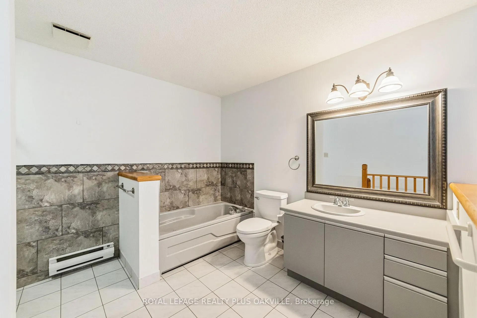 Photo 25 of Unit 404, 100 Bronte Road, Oakville, Bronte — HOMEH