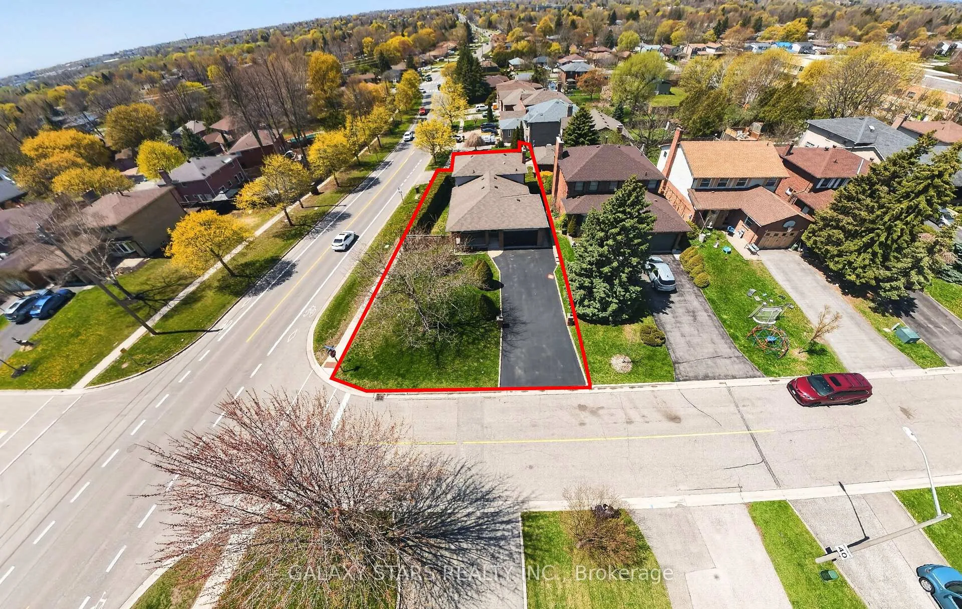 Photo 2 of 330 Cumberland Court, Oshawa, Donevan — HOMEH
