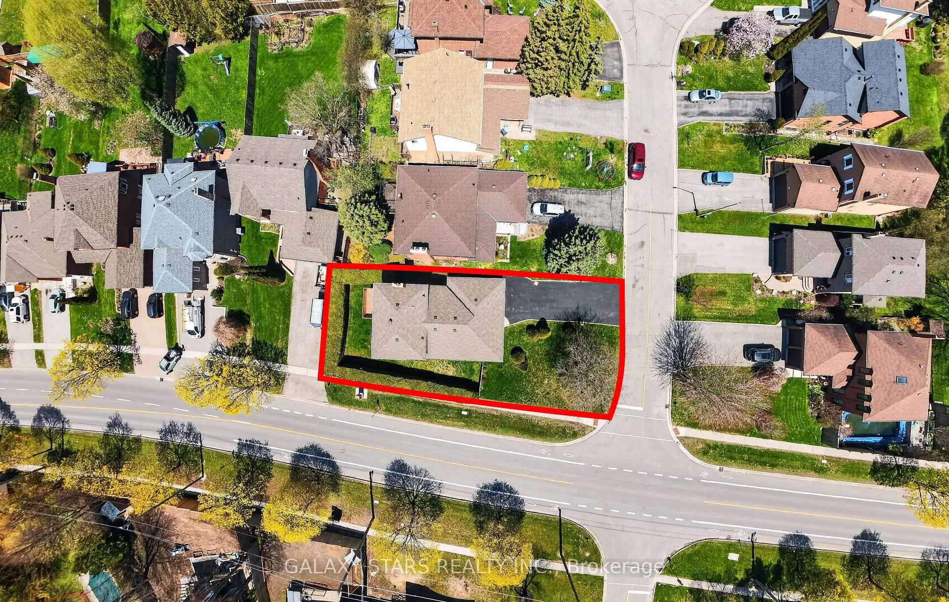 Photo 3 of 330 Cumberland Court, Oshawa, Donevan — HOMEH