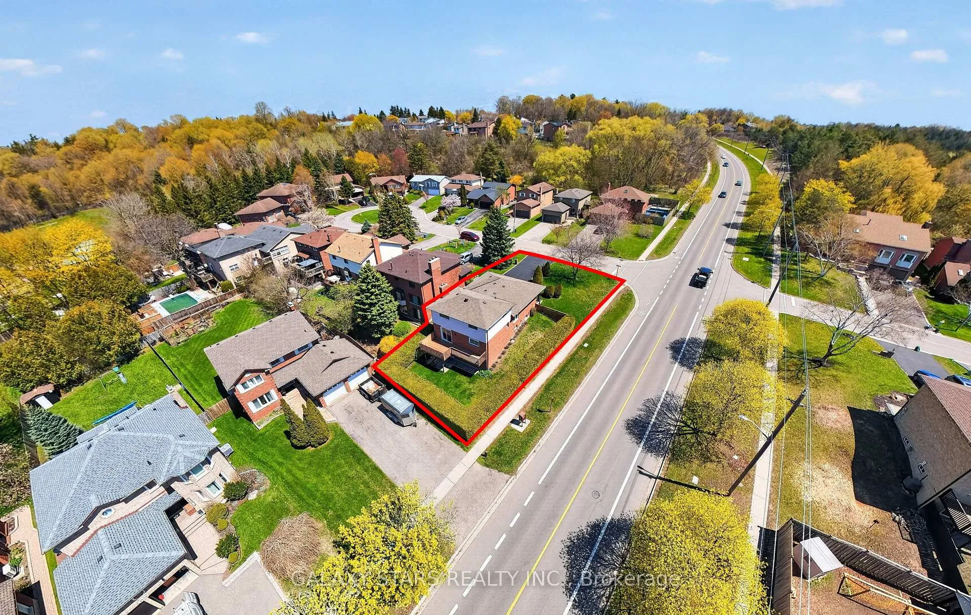 Photo 4 of 330 Cumberland Court, Oshawa, Donevan — HOMEH