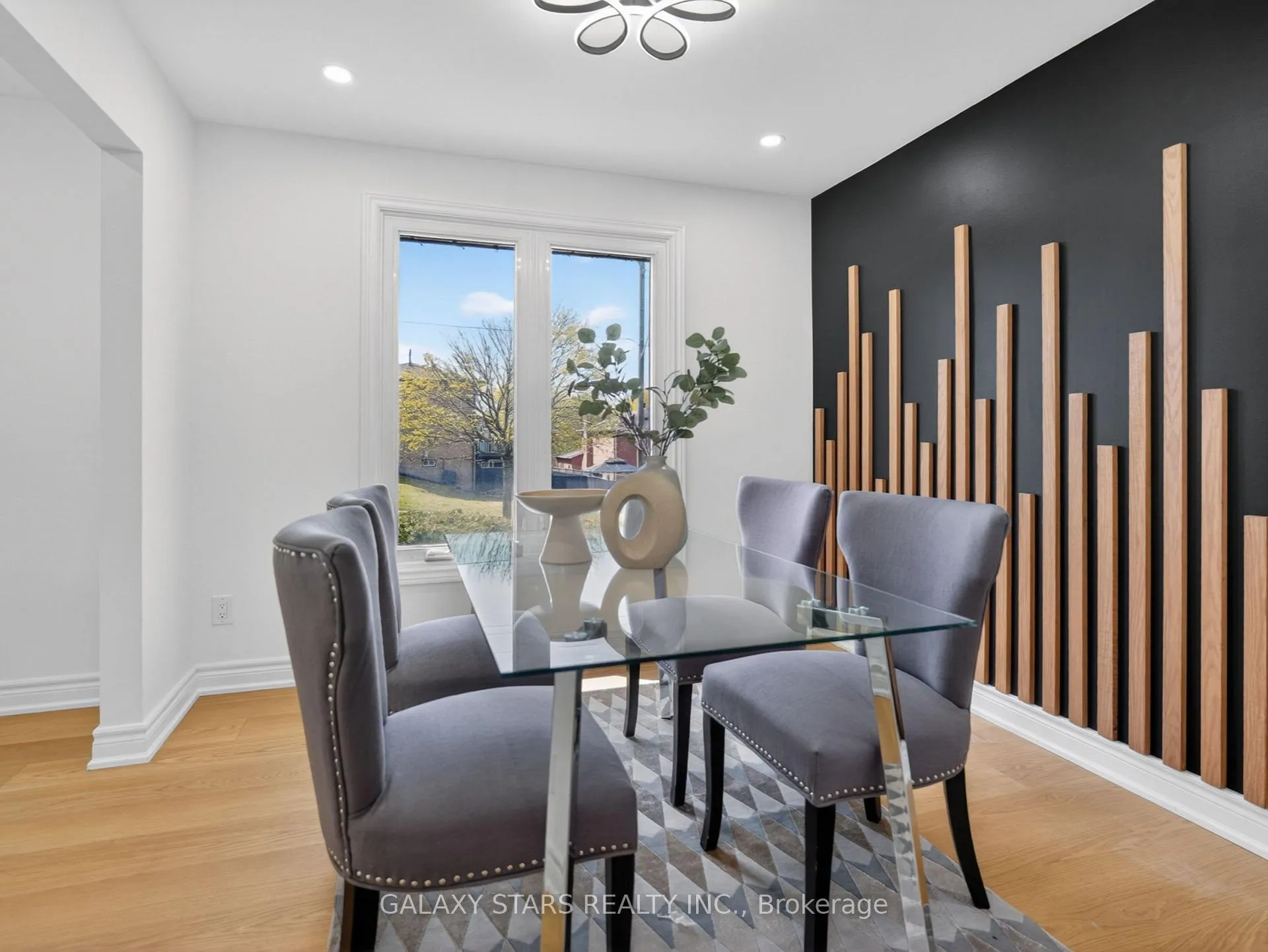 Photo 12 of 330 Cumberland Court, Oshawa, Donevan — HOMEH